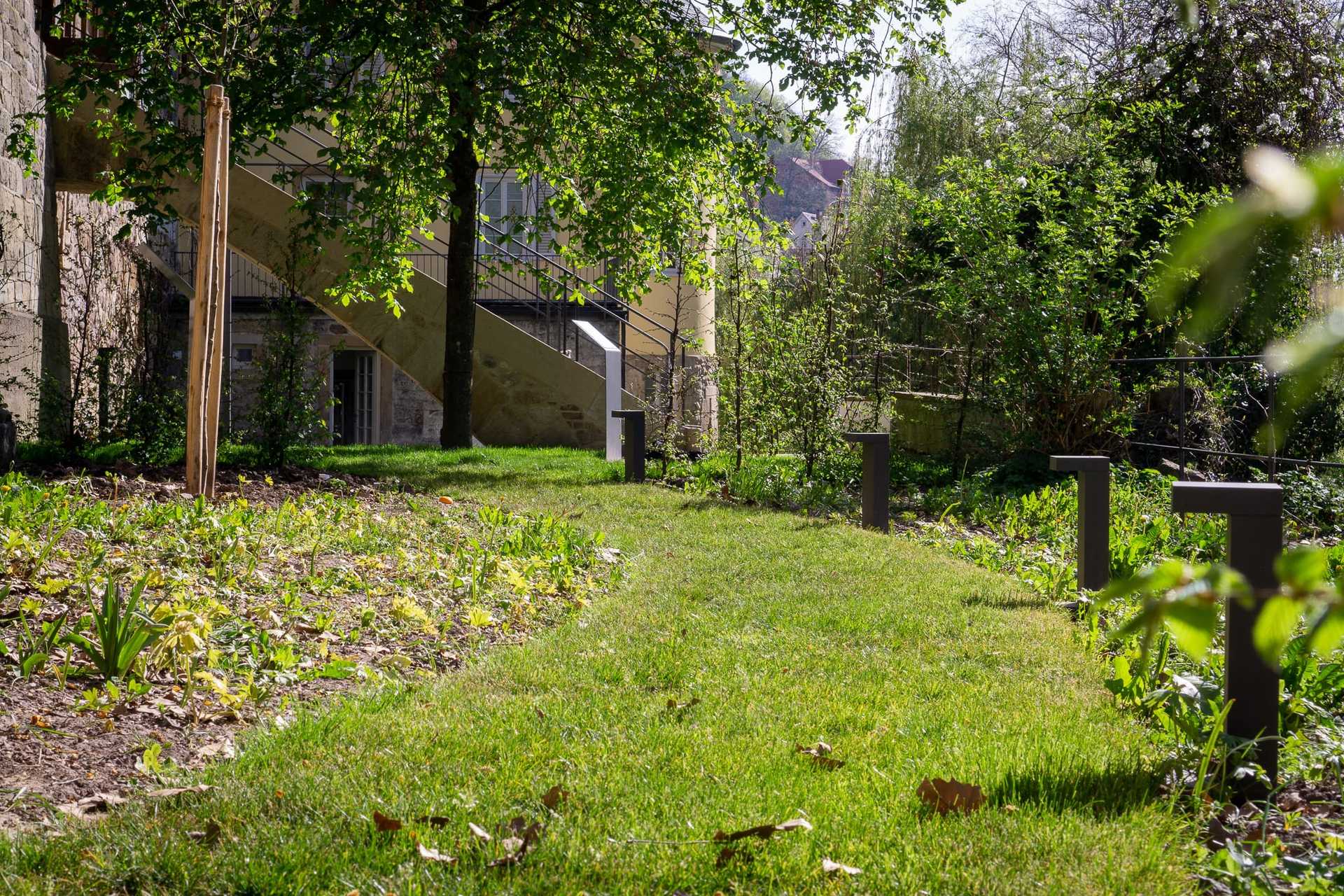 A winding path in the museum garden.